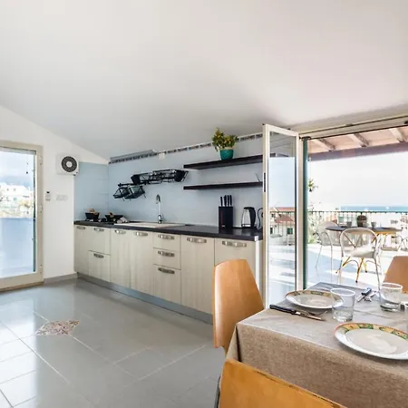 Artemide: Mansarda Vista Mare