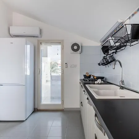 Artemide: Mansarda Vista Mare Apartment Marina di Ragusa